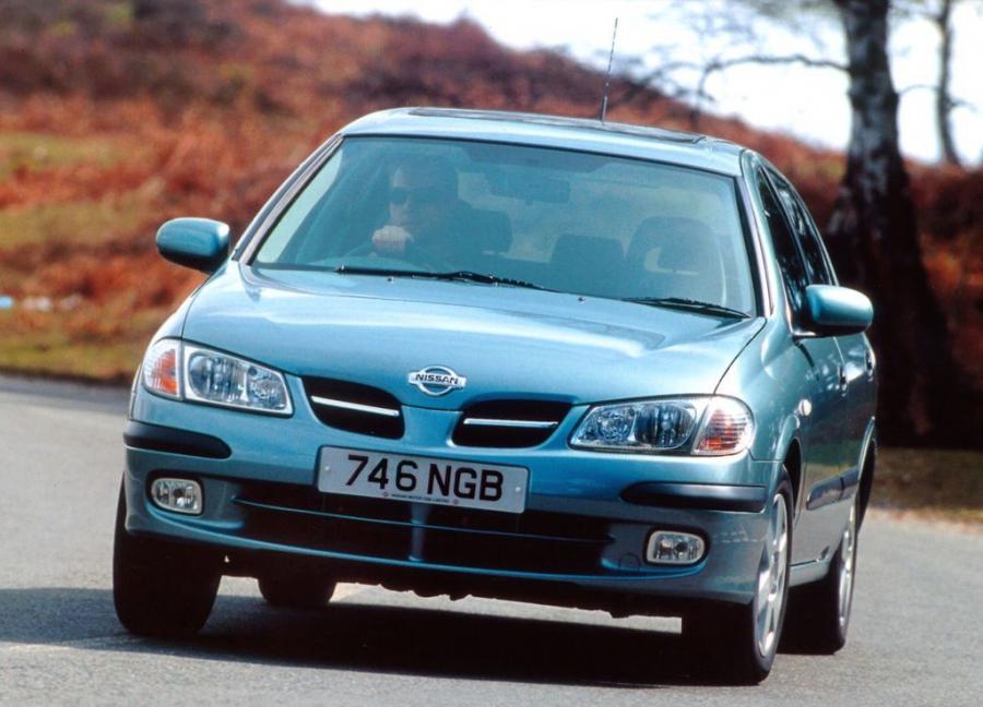 Nissan Almera 5-Door (UK) '2000